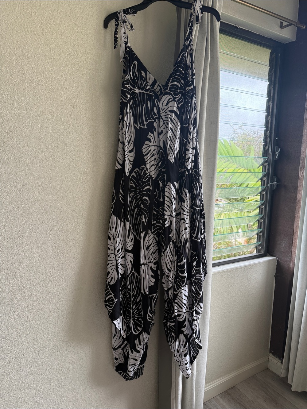 Black & White Tropical Print Women's pant romper Jumpsuit one size